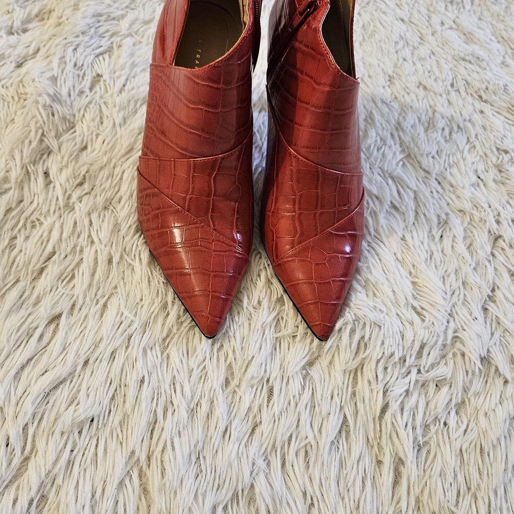 Zara Red Croc-Patterned Heels - Picture 2 of 3